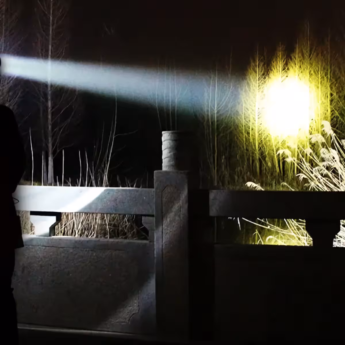 Lanternă de cap LED rezistentă la apă cu baterie integrată Lanternă LED pentru exterior, rezistentă la apă și cu acumulator