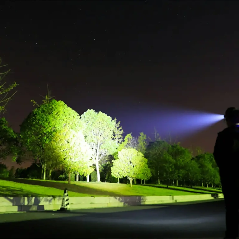 LED čelovka pro kempování, rybaření a turistiku