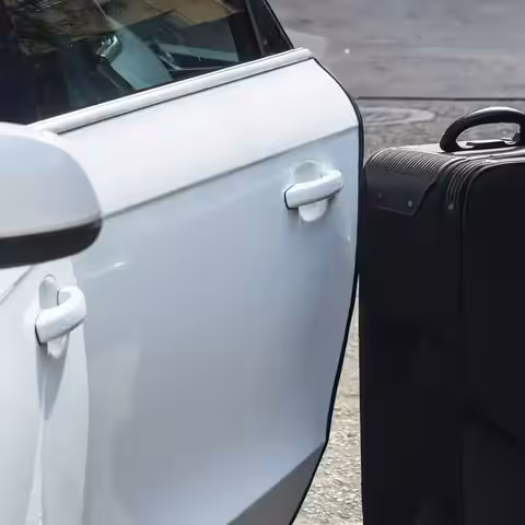 Bandă cheder din cauciuc pentru protecția laterală a ușilor auto