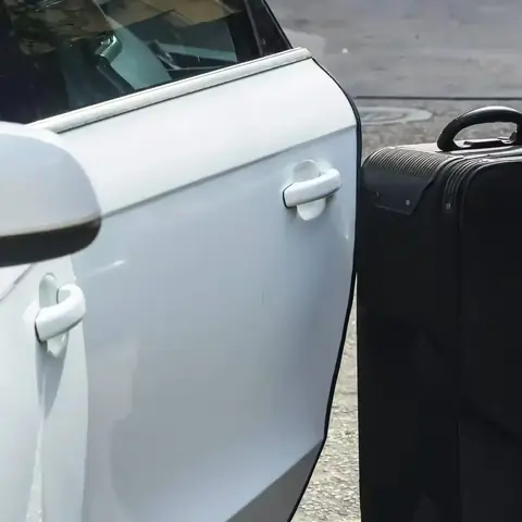 Bandă cheder din cauciuc pentru protecția laterală a ușilor auto
