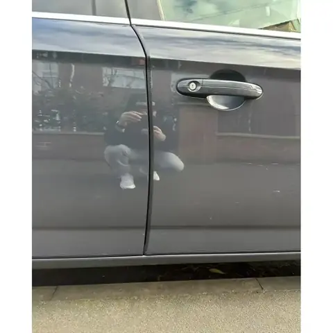 Bandă neagră pentru protejarea marginilor ușilor de zgârieturi și lovituri