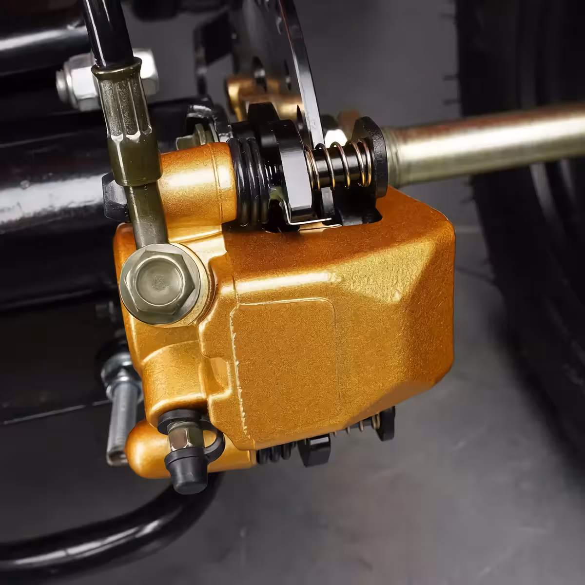 Etrier frână auriu ATV cu plăcuțe Etrier din aliaj cu plăcuțe de frână pentru ATV-uri off-road