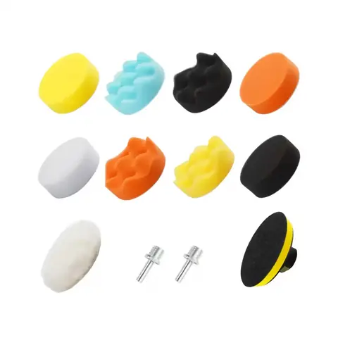 Set compact de bureți și discuri pentru polish auto, potrivit pentru diverse suprafețe.