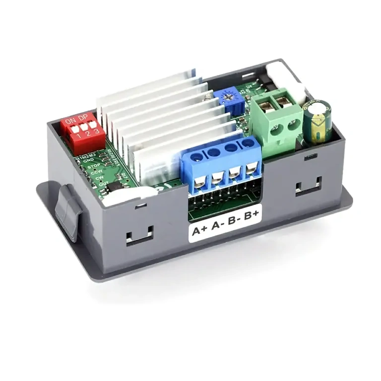 Zadní pohled na svorky modulu krokového motoru pro CNC