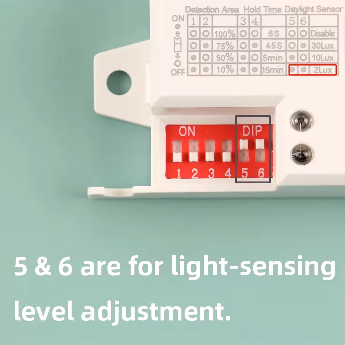 Niveluri de ajustare a luminozității (LUX) Selector pentru praguri de lumină de la 2 la 2000 lux pentru senzorul crepuscular