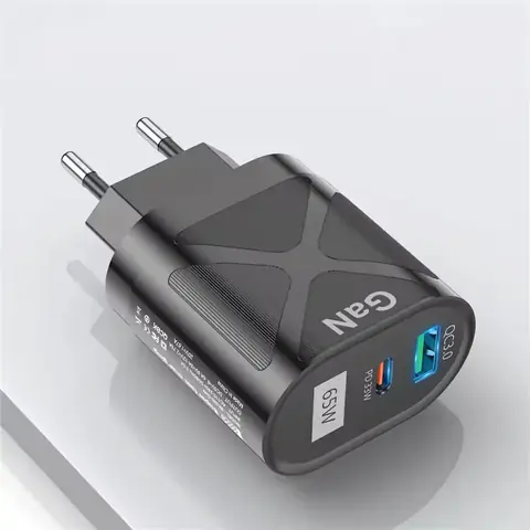 Încărcător negru cu două porturi, ideal pentru telefon și tabletă