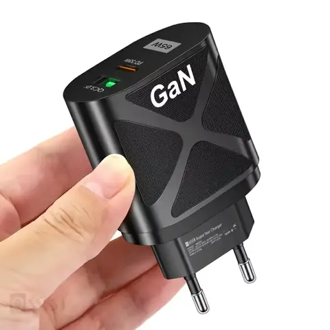 Încărcător negru GaN cu porturi USB-A și USB-C pentru încărcare simultană