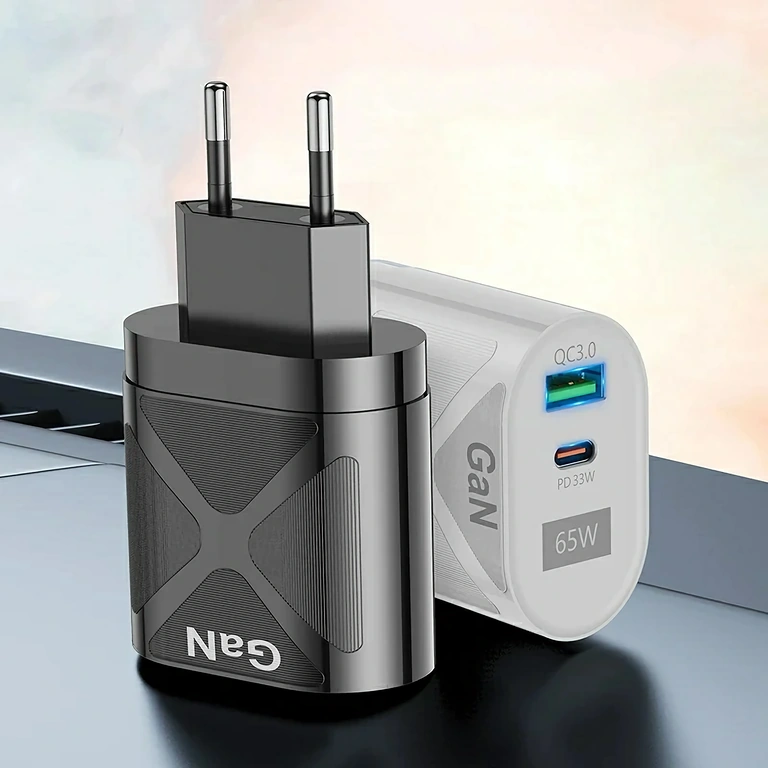 GaN зарядно с Power Delivery и Quick Charge 3.0 – фронтален изглед