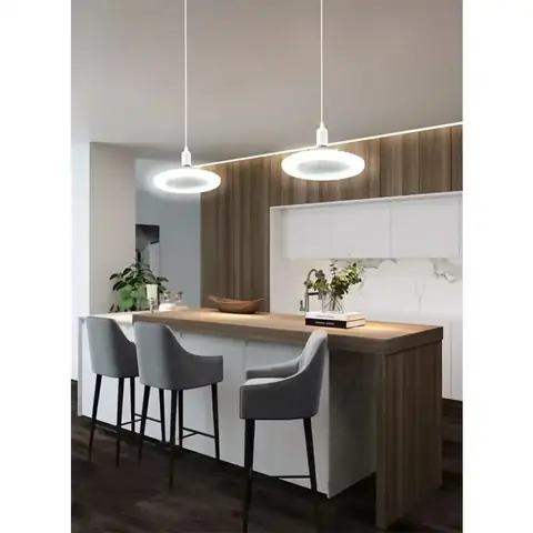 Ventilator de tavan alb pentru bucătărie Ventilator de tavan alb montat în bucătărie, cu funcție de iluminare