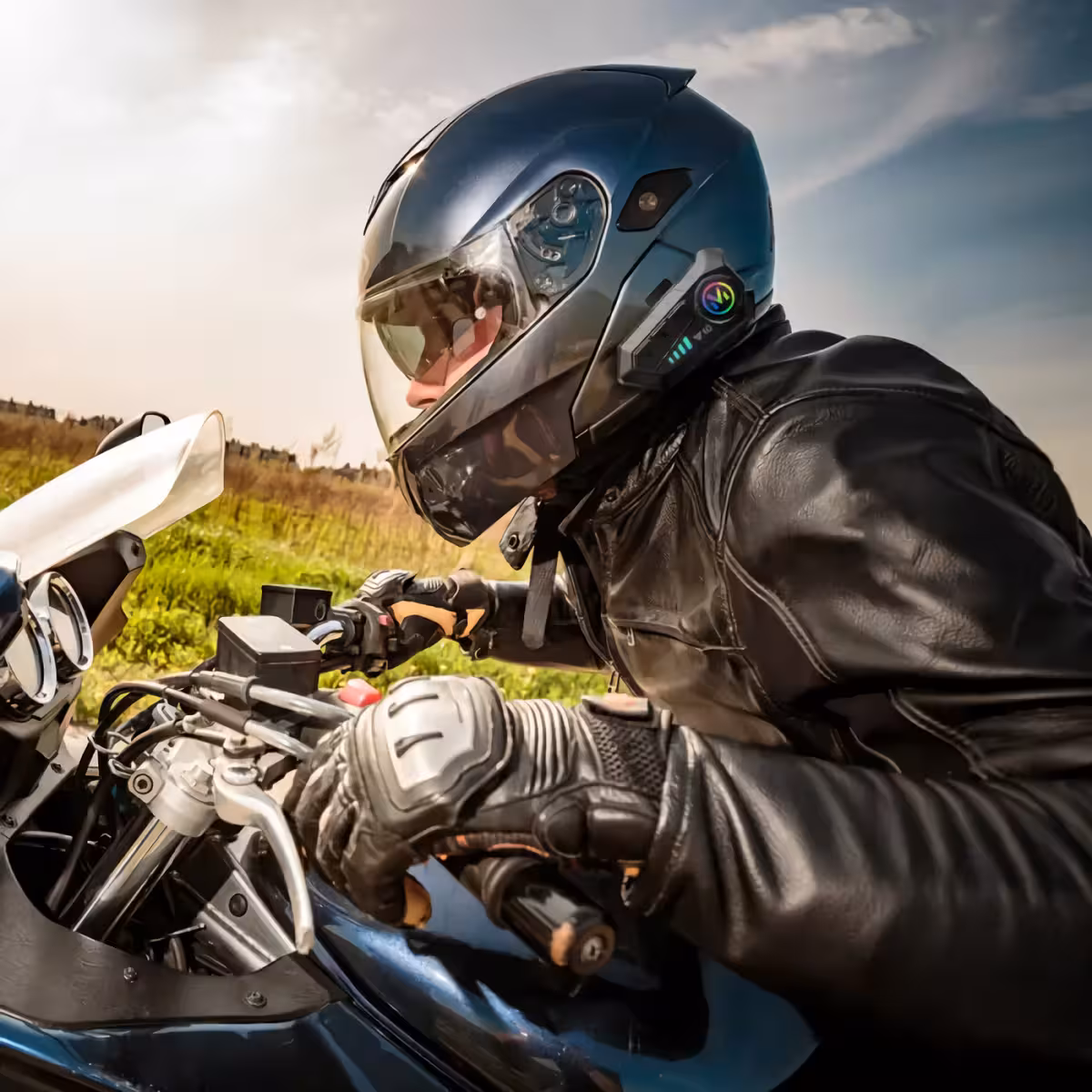 Dispozitiv intercom wireless pentru casca moto Dispozitiv de comunicare wireless pentru căști moto