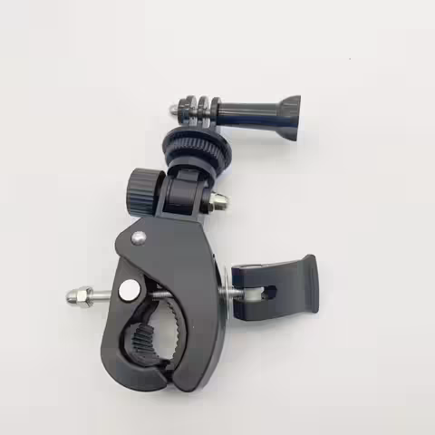 Suport ghidon pentru camera GoPro pe motocicletă, stabil și rezistent.