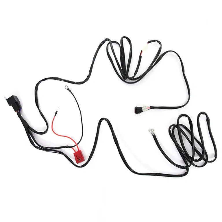 Systém kabeláže pro LED reflektory namontované na traktoru