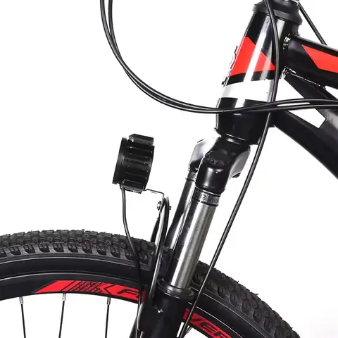 Far LED instalat pe bicicletă electrică, vedere dintr-un alt unghi