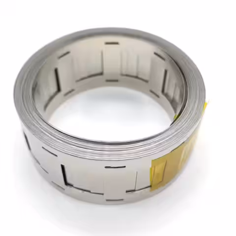 Band utrullat på bord, redo att använda