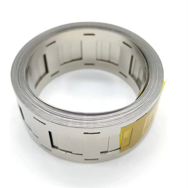 Лента разположена на масата, готова за употреба