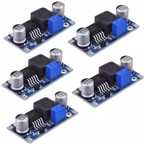 Cinci module XL6009 DC-DC boost așezate împreună, vedere de sus