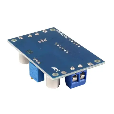 Vedere din spate a modulului LM2596 cu componente electronice vizibile