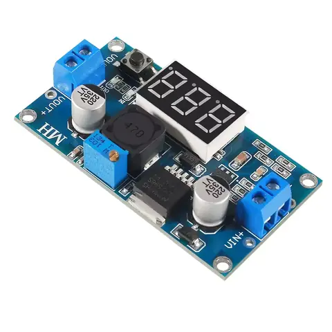 Convertor buck LM2596 din unghi lateral, afișând componentele