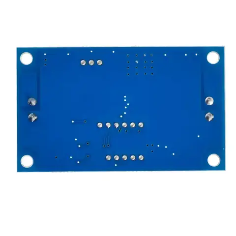 Imagine cu spatele modulului de tensiune reglabilă LM2596, 3A