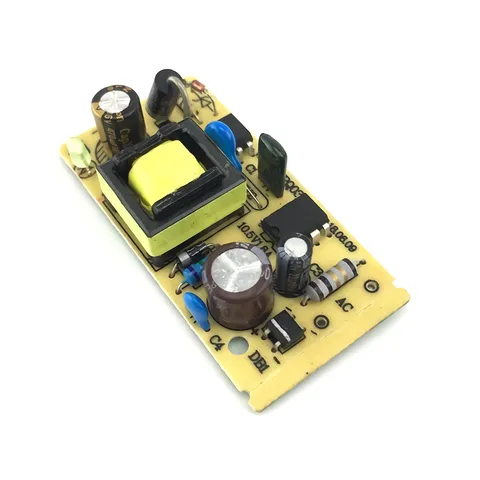 Adaptor 5V compact și eficient Sursă 5V 2A de dimensiuni reduse, ideală pentru spații mici