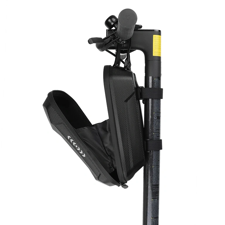 Geantă trotinetă fabricată din materiale durabile și rezistente