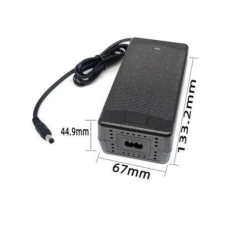 Încărcător compact 36V-42V Încărcător 36V–42V 3A, design compact și ușor de utilizat, ideal pentru trotinete și biciclete