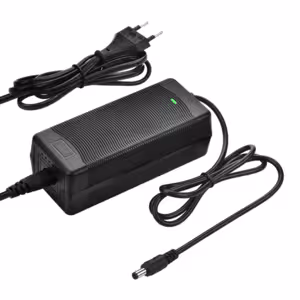 Încărcător 36V–42V 3A pentru trotinete, biciclete și hoverboard, sigur și fiabil