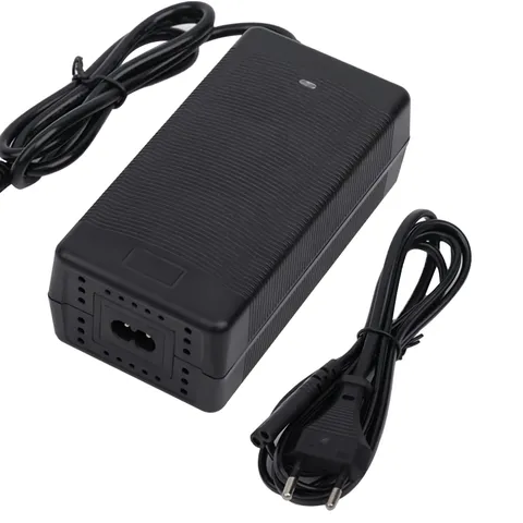 Încărcător trotinetă 36V-42V 3A Încărcător performant pentru trotinete și biciclete electrice 36V–42V, curent 3A, cu protecții integrate