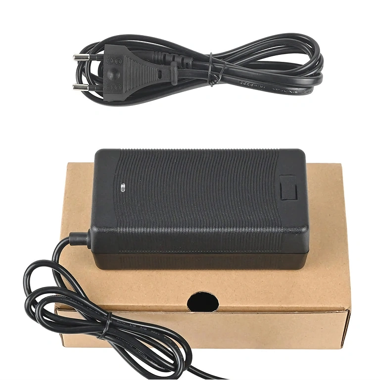 48V–54,6V 2A-laddare med IEC C13-kontakt, passar Citycoco och Harley elscooter