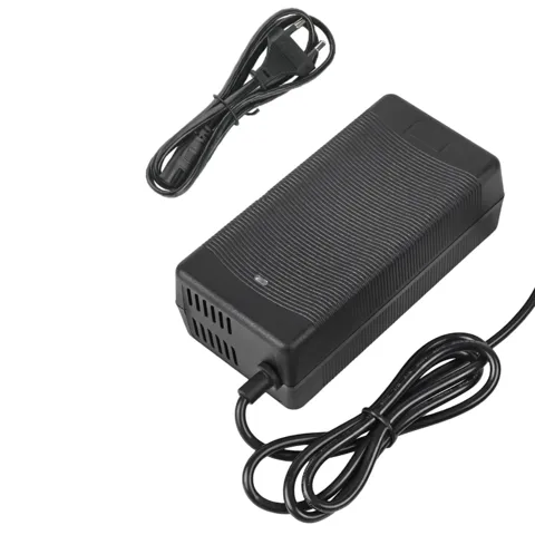 Încărcător 52V–58.8V 2A cu mufă XLR 3 pini, stabil și sigur pentru scutere și biciclete electrice
