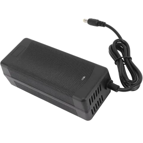 Încărcător inteligent pentru biciclete și trotinete electrice 52V–58.8V, cu protecție la supratensiune și curent