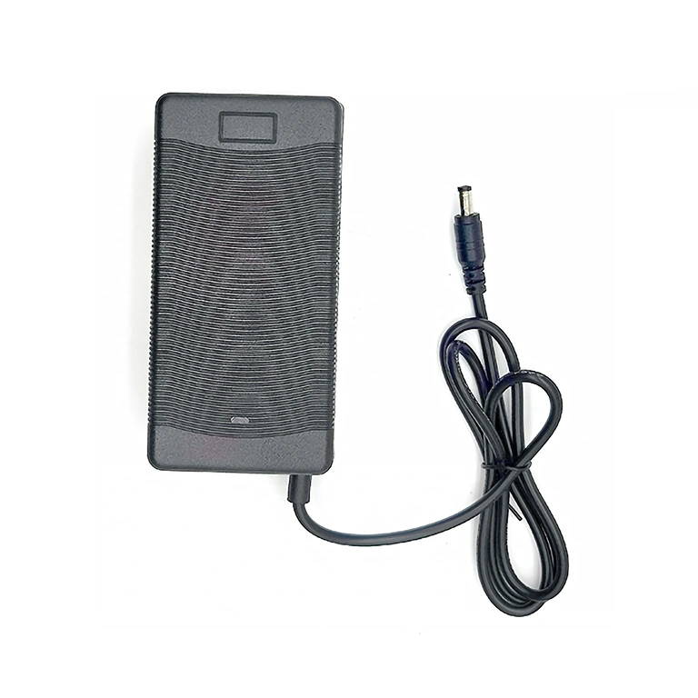 Зарядно Li-Ion 21V 2A с дълъг кабел 250 см – перфектно за 18V Li-Ion батерии и преносимо оборудване