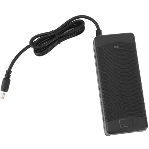 Conector DC 2.1×5.5mm încărcător Li-Ion 21V Conector DC 2.1×5.5 mm pentru încărcător Li-Ion 21V 2A – compatibil cu acumulatori Li-Ion 18V și scule electrice portabile