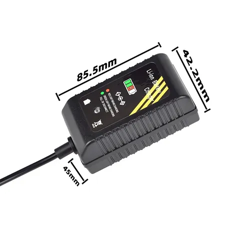 Dimensiuni încărcător Li-Ion 16.8V 2A Dimensiuni compacte pentru încărcătorul Li-Ion 16.8V 2A – lungime 90 cm cablu, potrivit pentru baterii 14.4V și unelte portabile