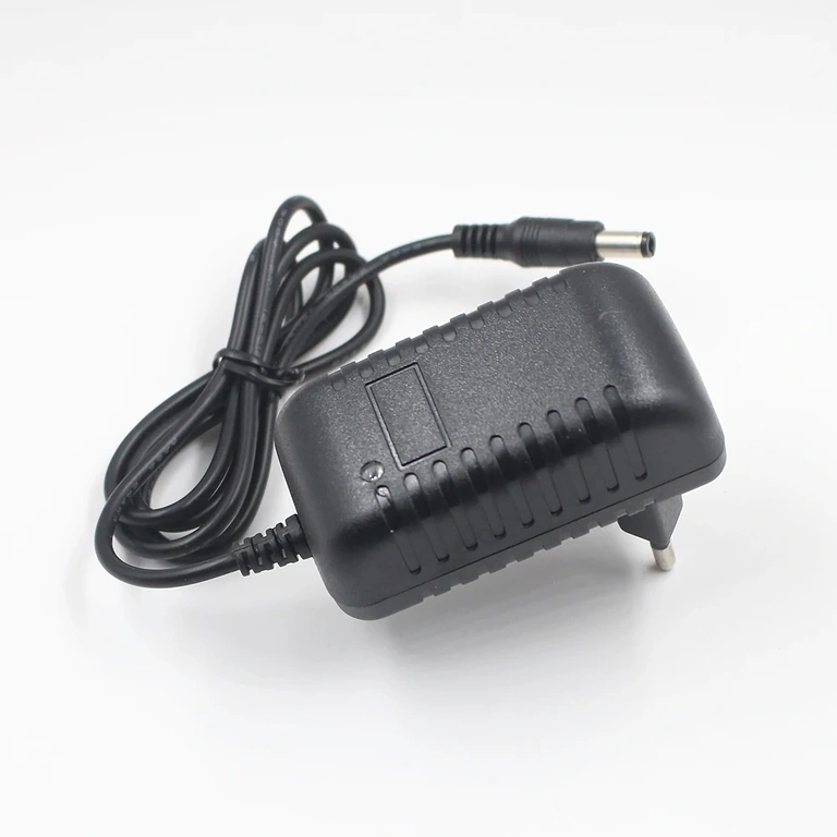 LiFePO4 зарядно с LED индикатор червено/зелено за състоянието на зареждане